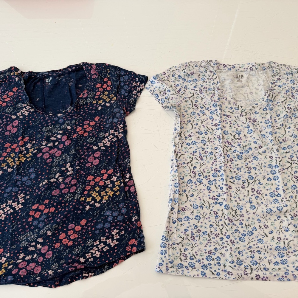 GAP Women’s Floral Easy Tee Bundle XS (2-Pack)